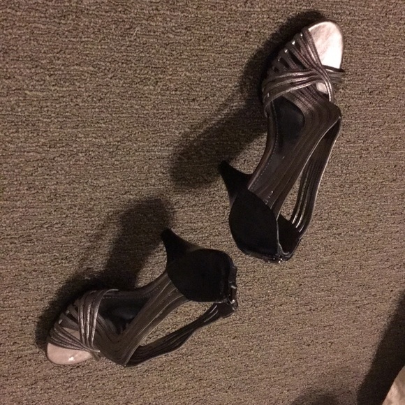 Franco Sarto: Size 8 Silver Heels - Picture 2 of 6